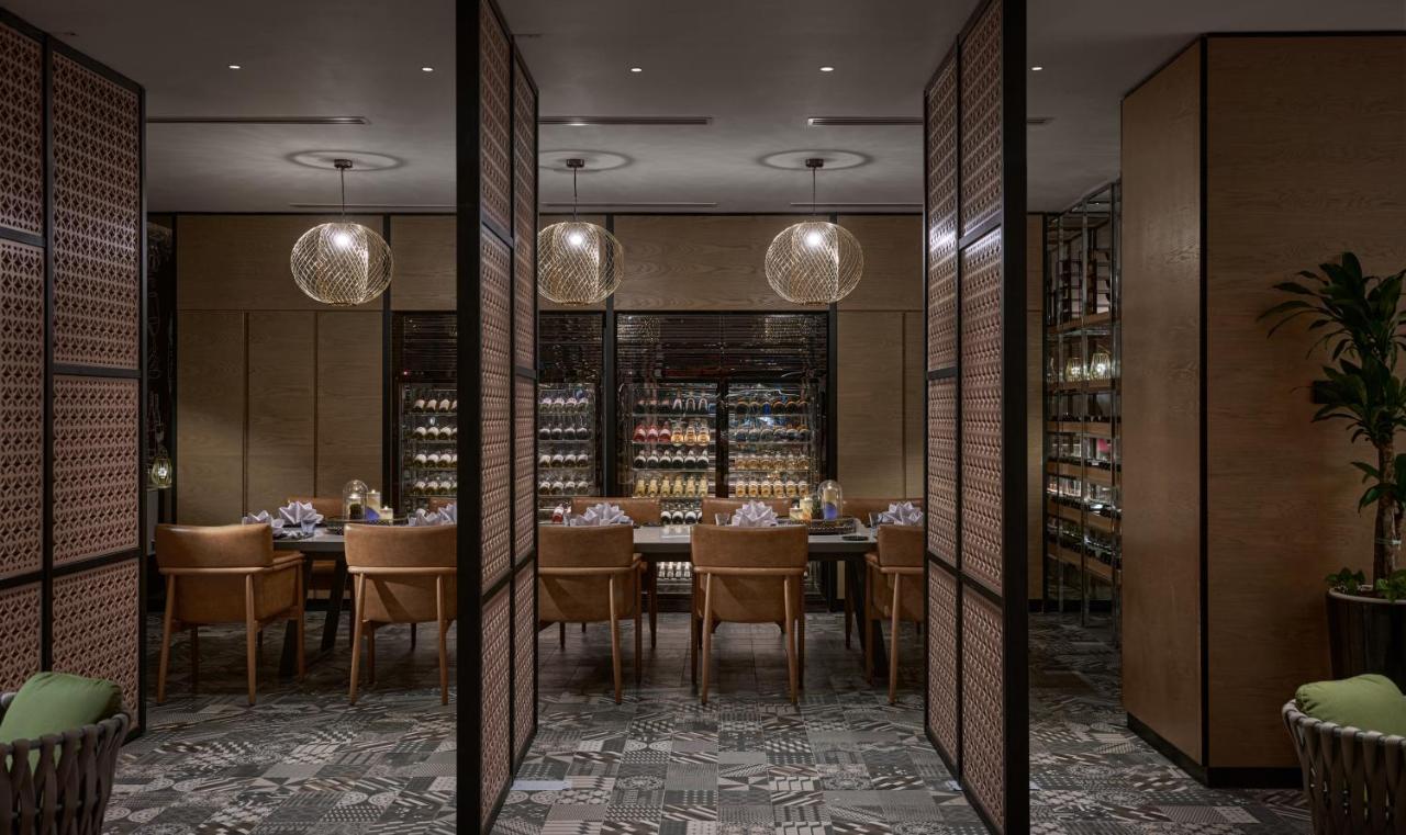 Amari Spice Penang Hotel Bayan Lepas Exterior foto The interior of the restaurant